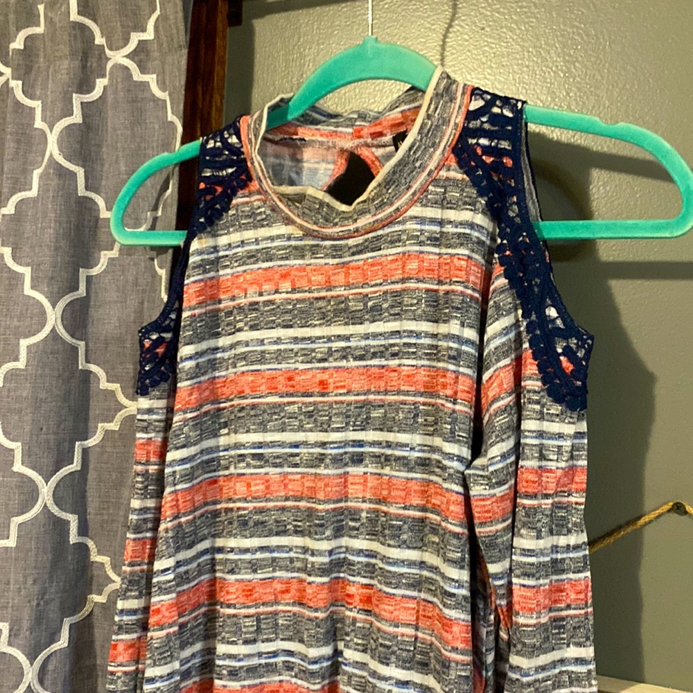 Cute … half sleeve , no shoulder, worn some, like new
